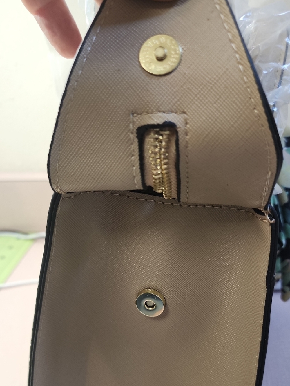 Steve Madden "Breese" Crossbody Bag with Floral Accent Scarf - Picture 9 of 12